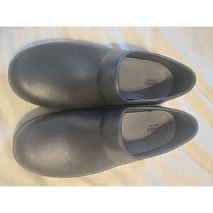 Crocs full cover clog